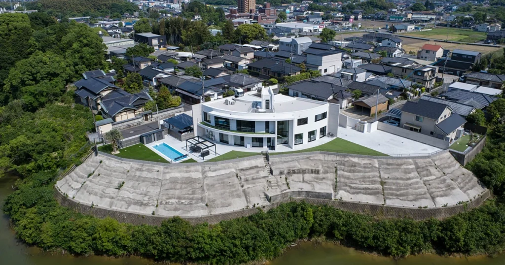 飯塚湖畔の住宅