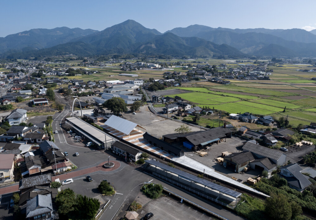 球磨郡湯前町の大自然と調和する全天候型イベントスペースのドローン空撮写真